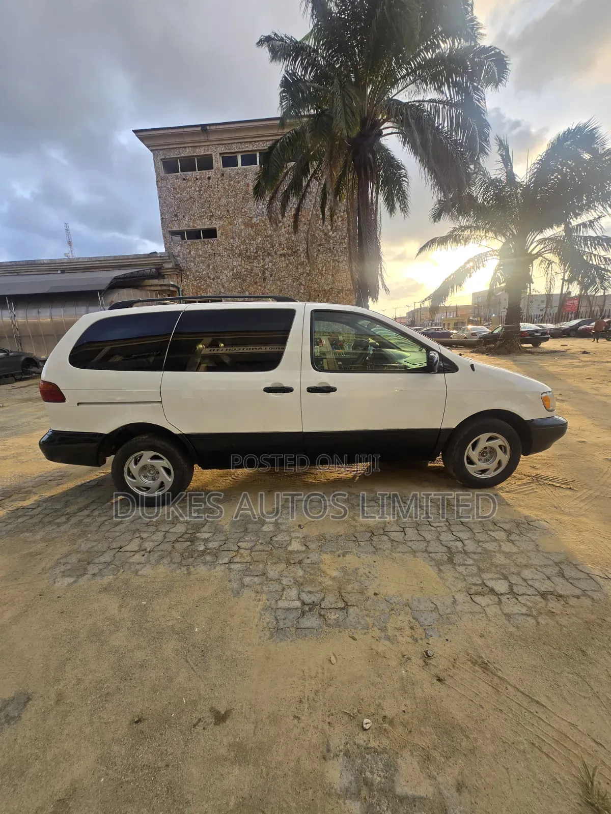Toyota Sienna 2000 White