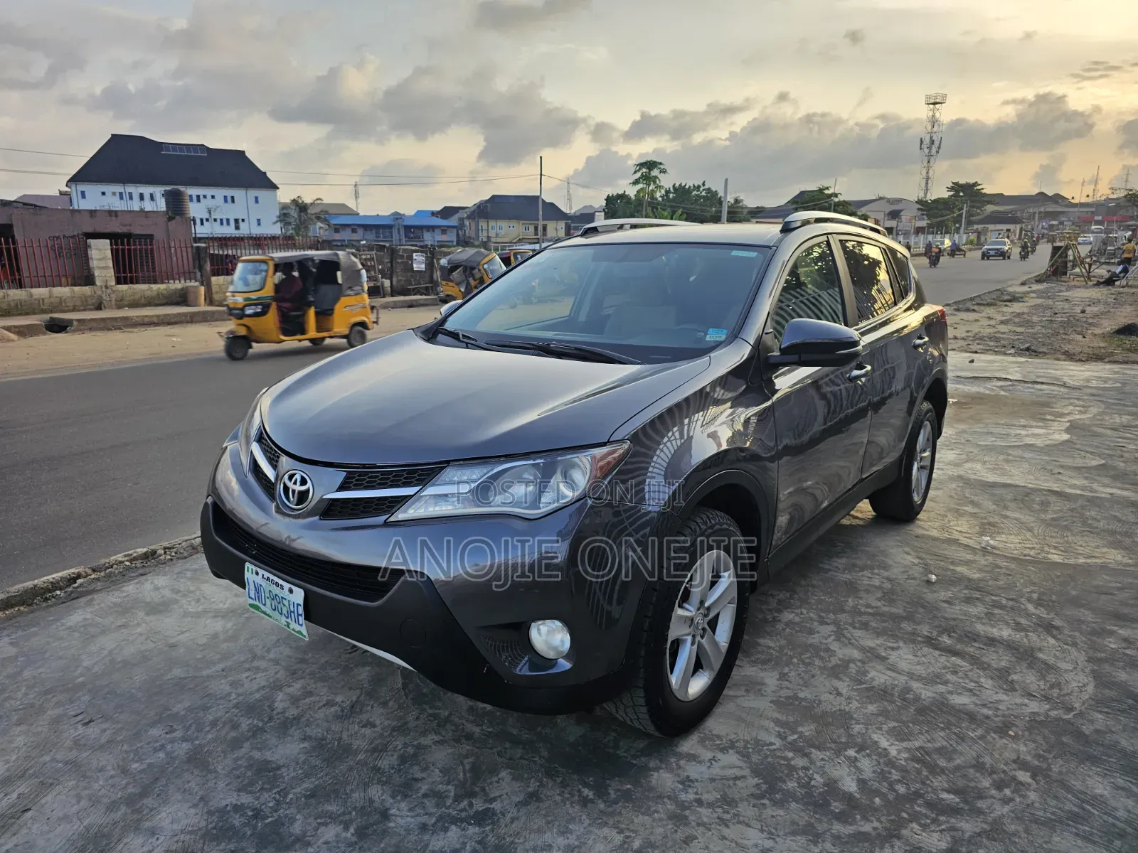 Toyota RAV4 XLE 4dr SUV (2.5L 4cyl 6A) 2014 Gray