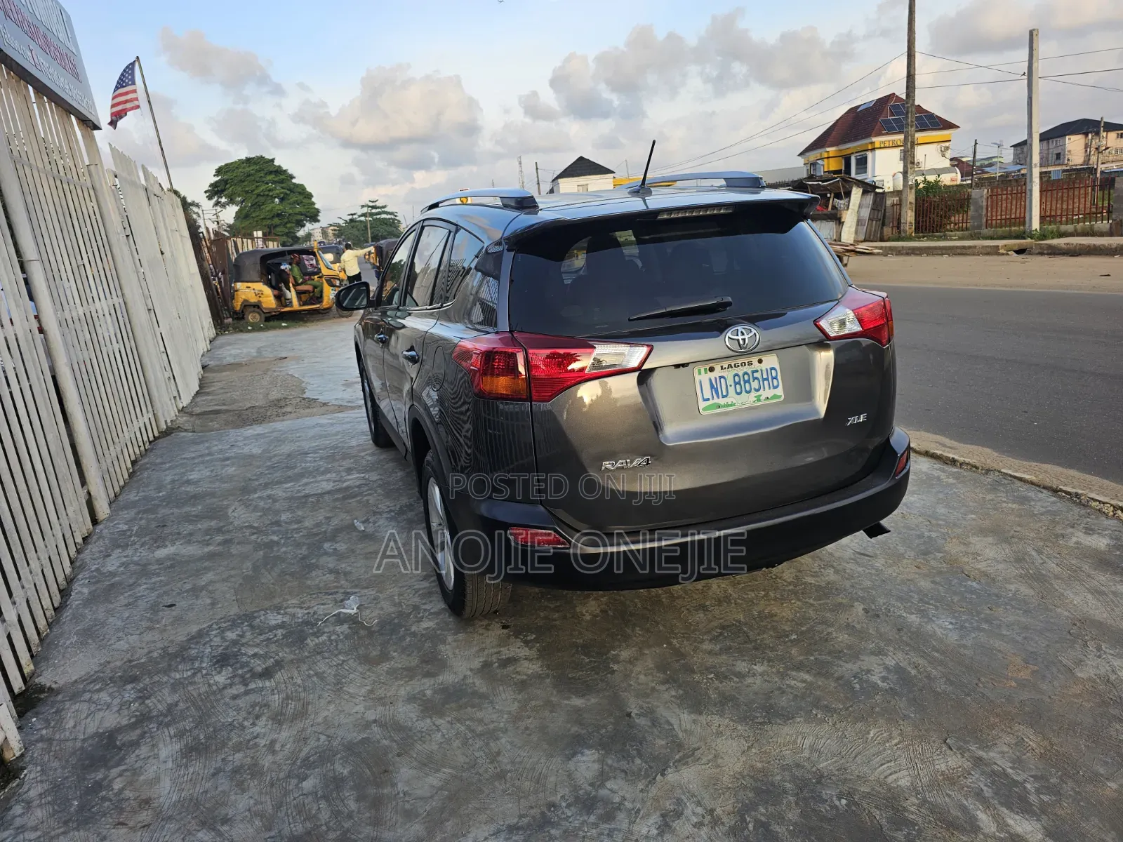 Toyota RAV4 XLE 4dr SUV (2.5L 4cyl 6A) 2014 Gray