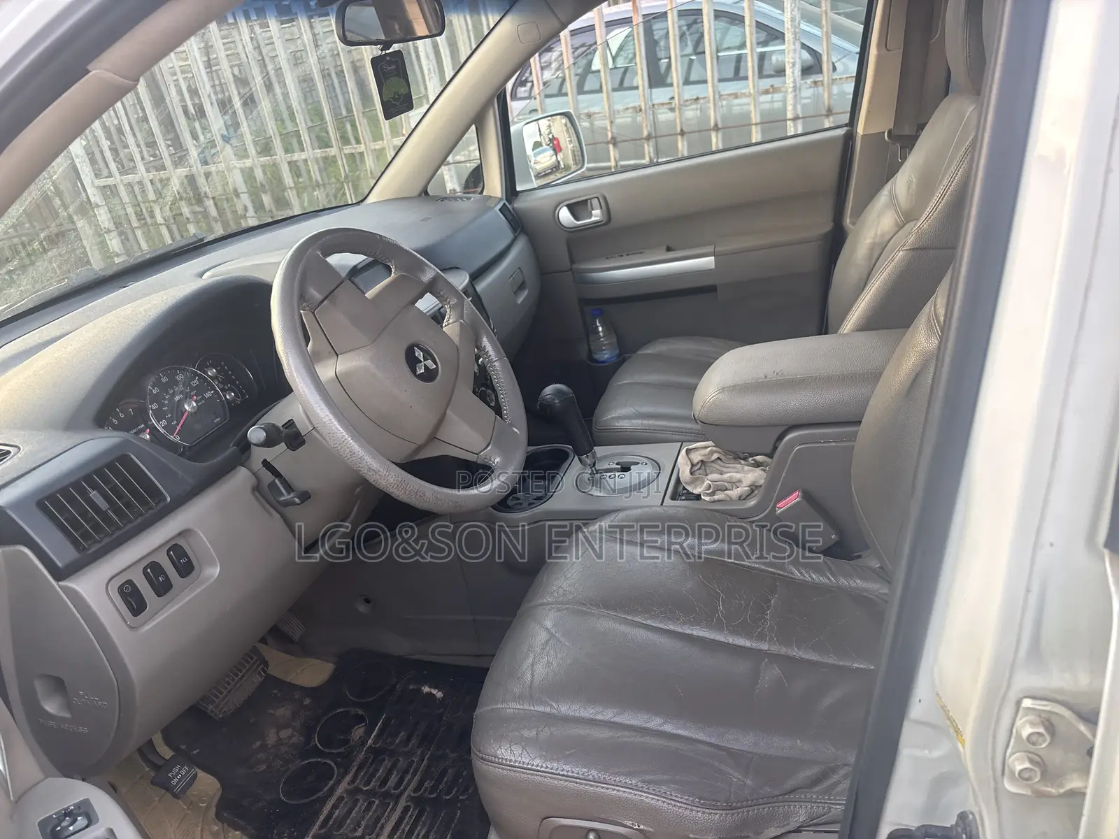 Mitsubishi Endeavor SE 2011 White