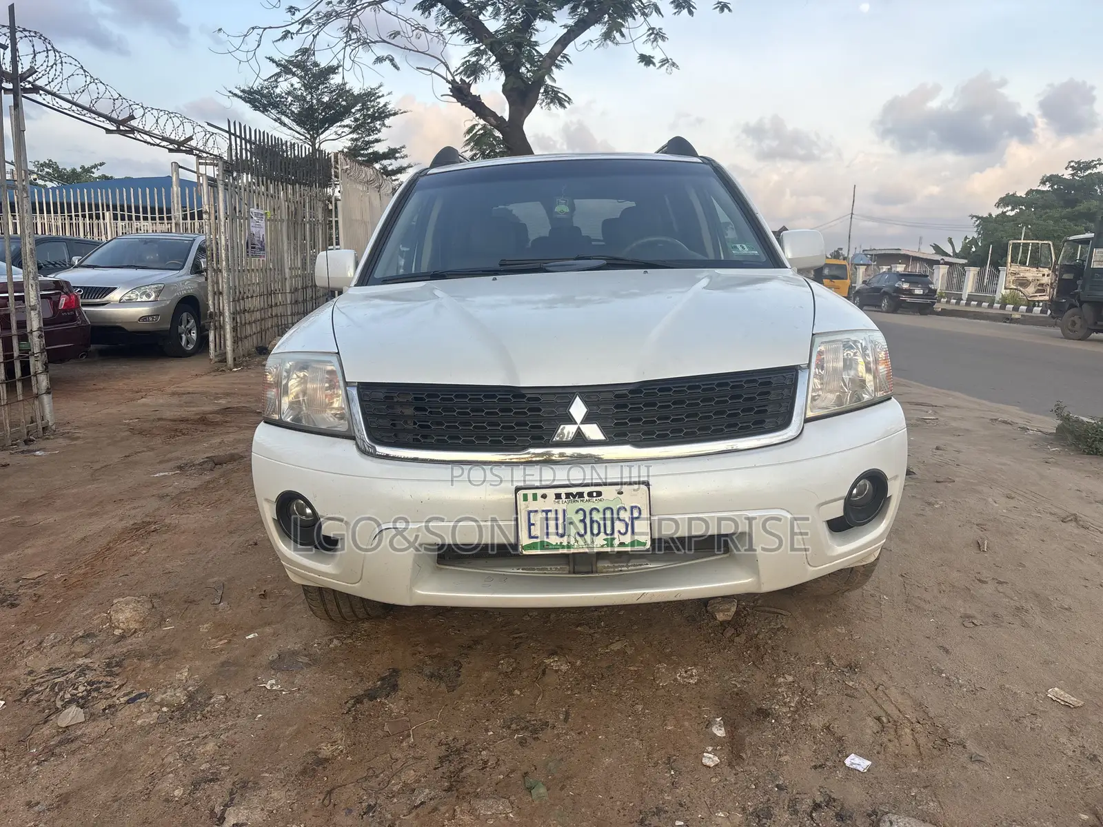 Mitsubishi Endeavor SE 2011 White