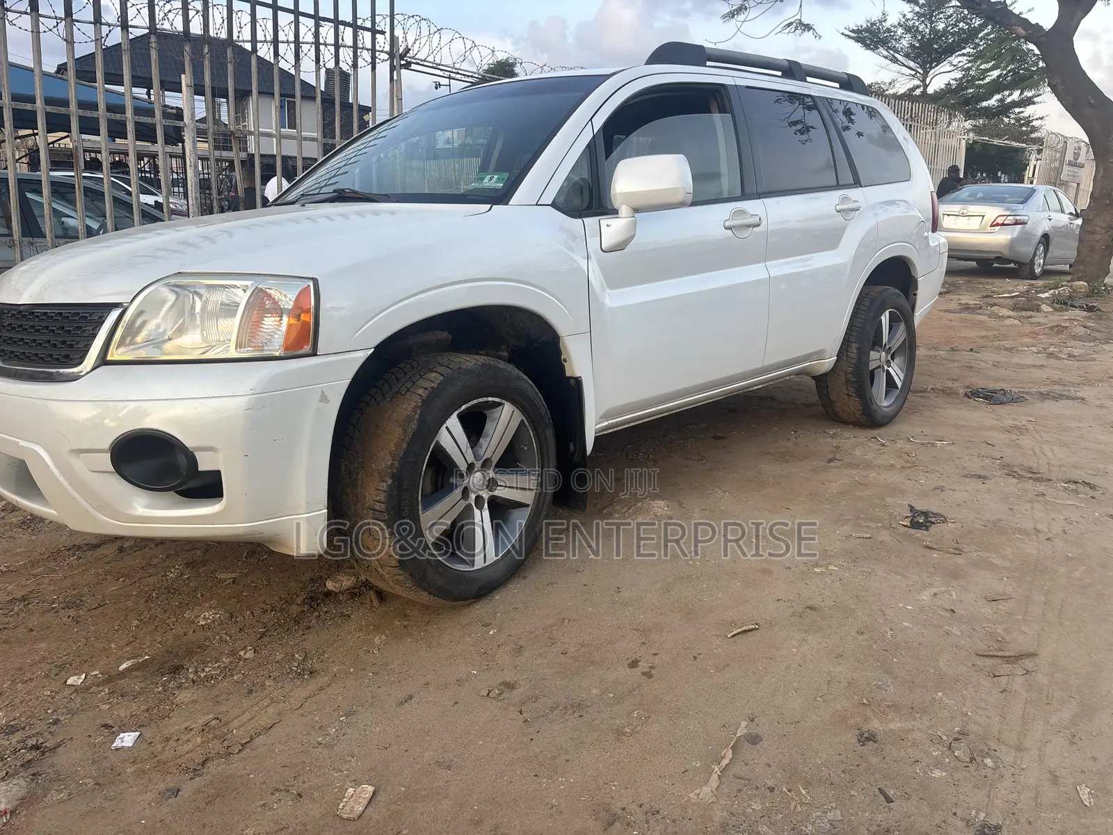Mitsubishi Endeavor SE 2011 White