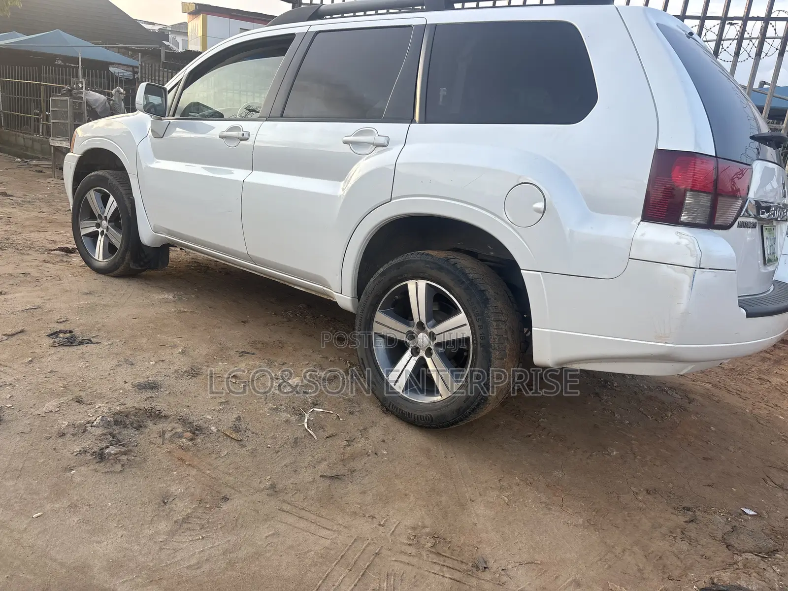 Mitsubishi Endeavor SE 2011 White