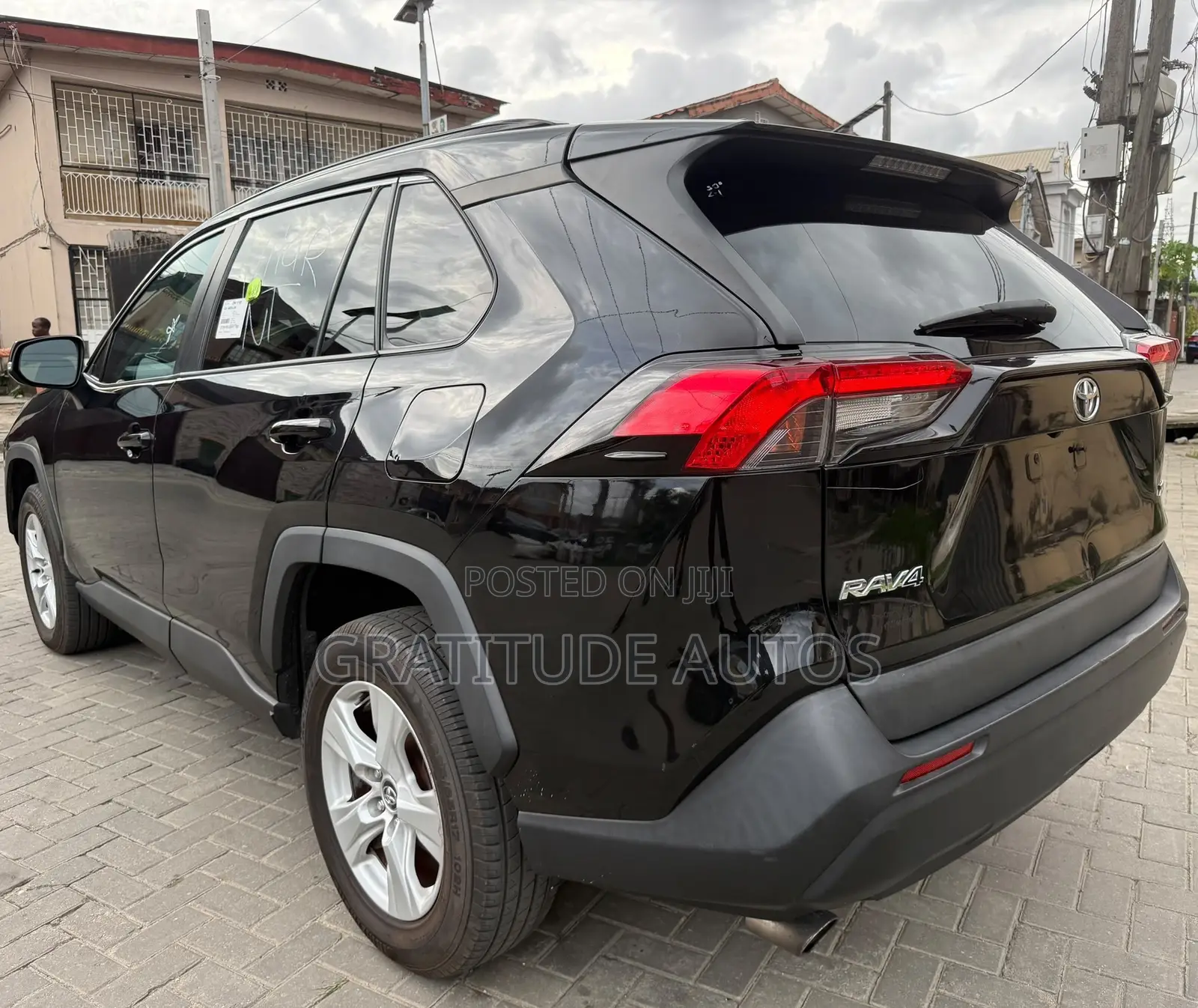 Toyota RAV4 XLE 2021 Black