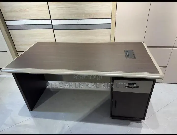 Unique Classic Imported 1.4meters Office Table So Good to Resist