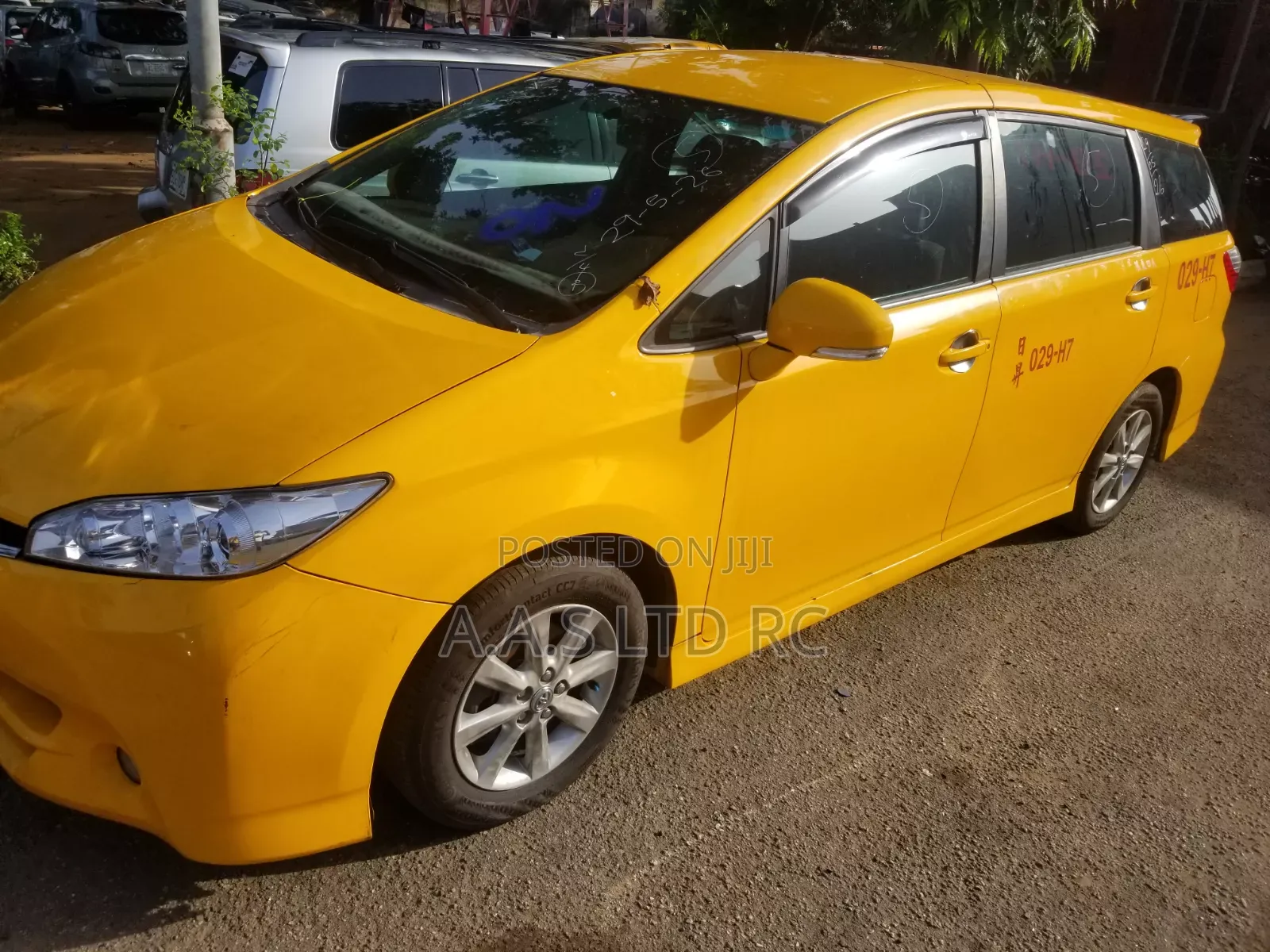 Toyota Wish 2014 Yellow