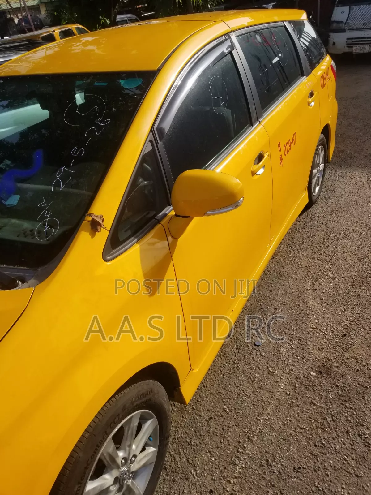 Toyota Wish 2014 Yellow