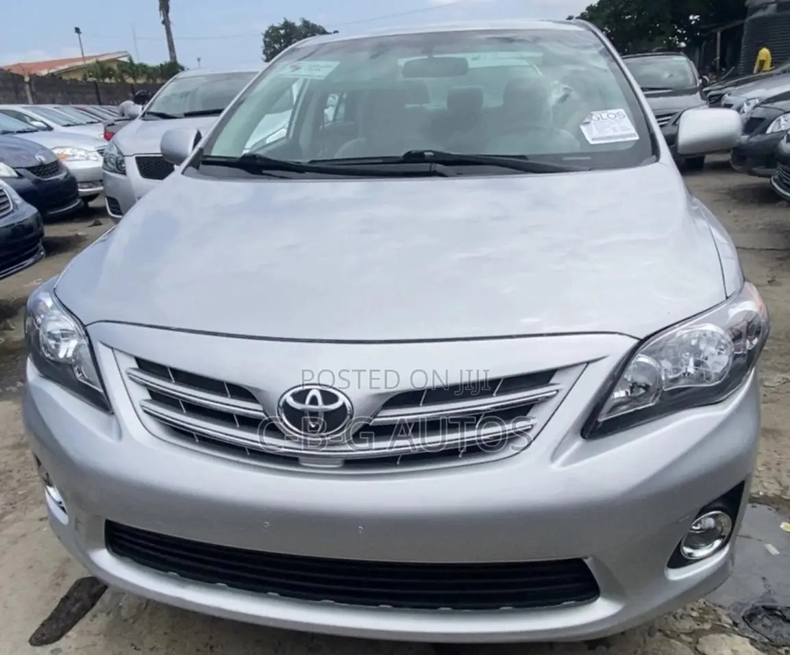 Toyota Corolla LE Special Edition 4dr Sedan (1.8L 4cyl 4A) 2013 Silver