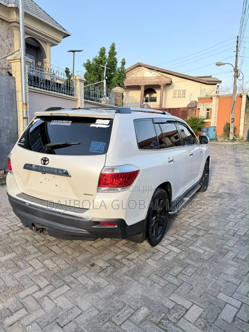 Toyota Highlander Limited 2011 White