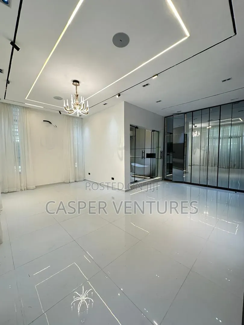 5bdrm Duplex in Chevron for sale