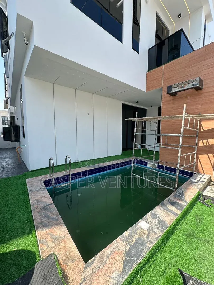 5bdrm Duplex in Chevron for sale