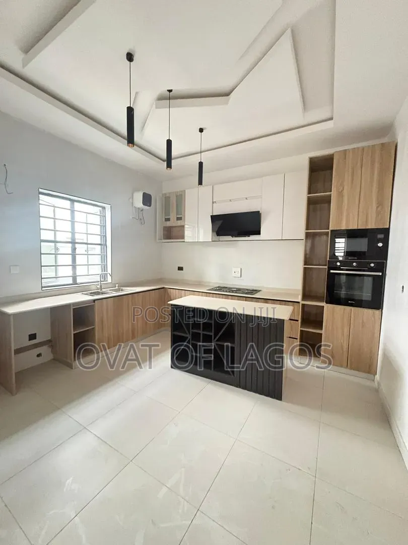 5bdrm Duplex in Harris Drive, VGC / Ajah for rent