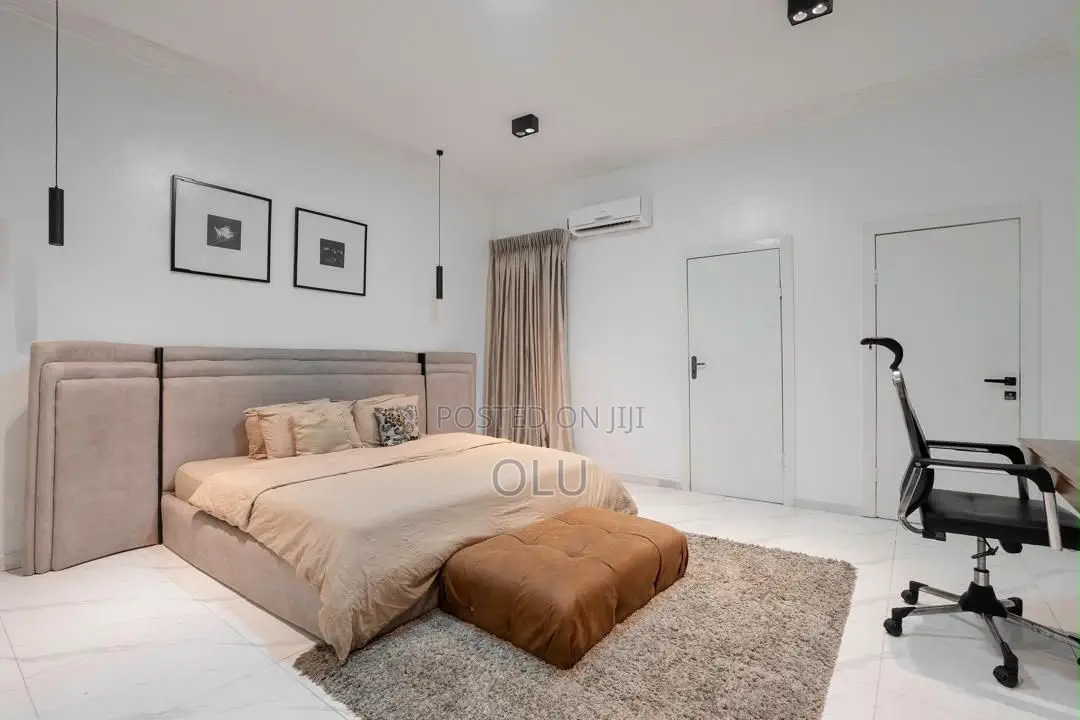 Furnished 2bdrm Block of Flats in Meadow Hall Way for rent