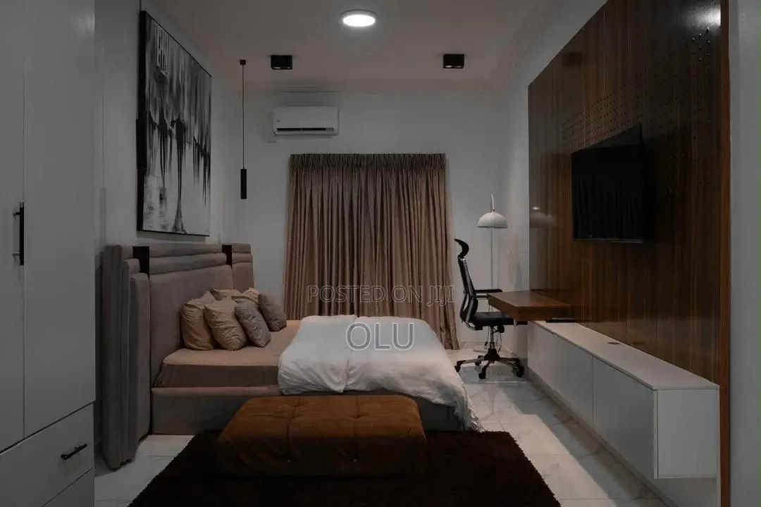 Furnished 2bdrm Block of Flats in Meadow Hall Way for rent