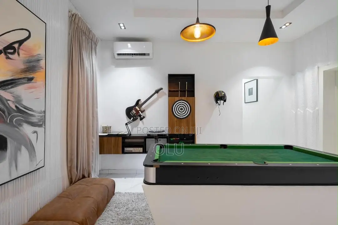 Furnished 2bdrm Block of Flats in Meadow Hall Way for rent
