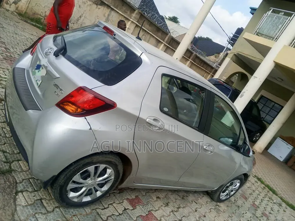 Toyota Yaris 2015 Silver