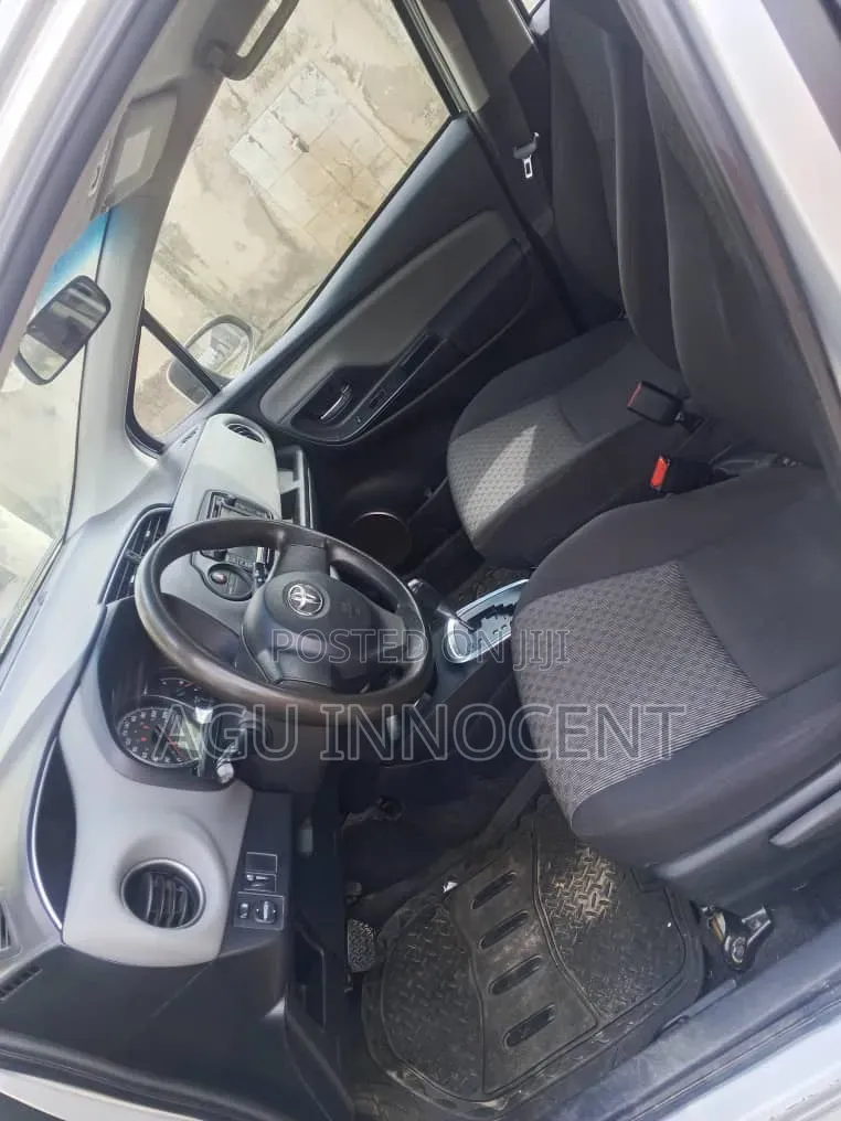 Toyota Yaris 2015 Silver