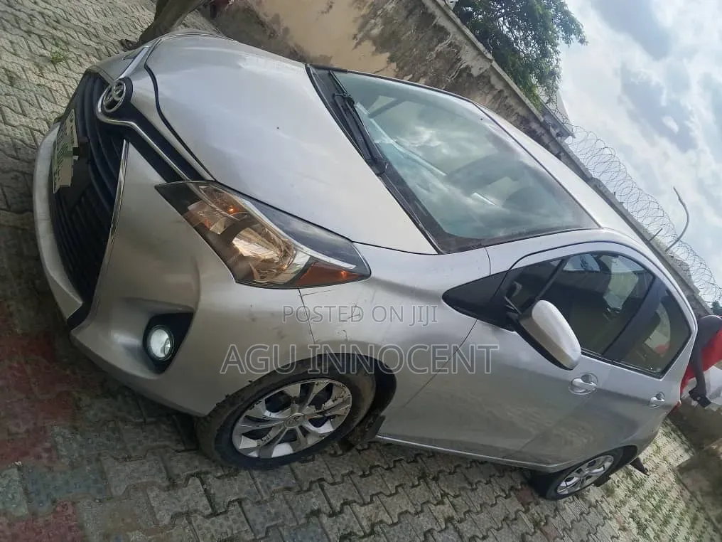 Toyota Yaris 2015 Silver