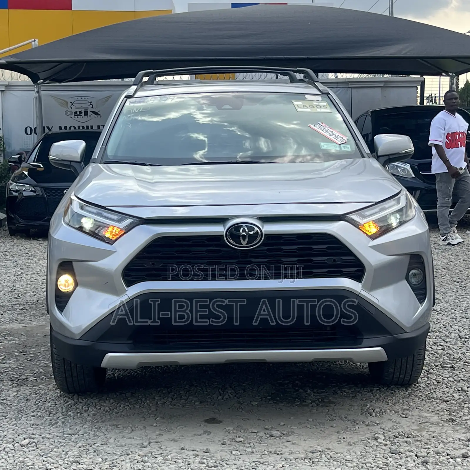 Toyota RAV4 XLE Premium 2026 Silver