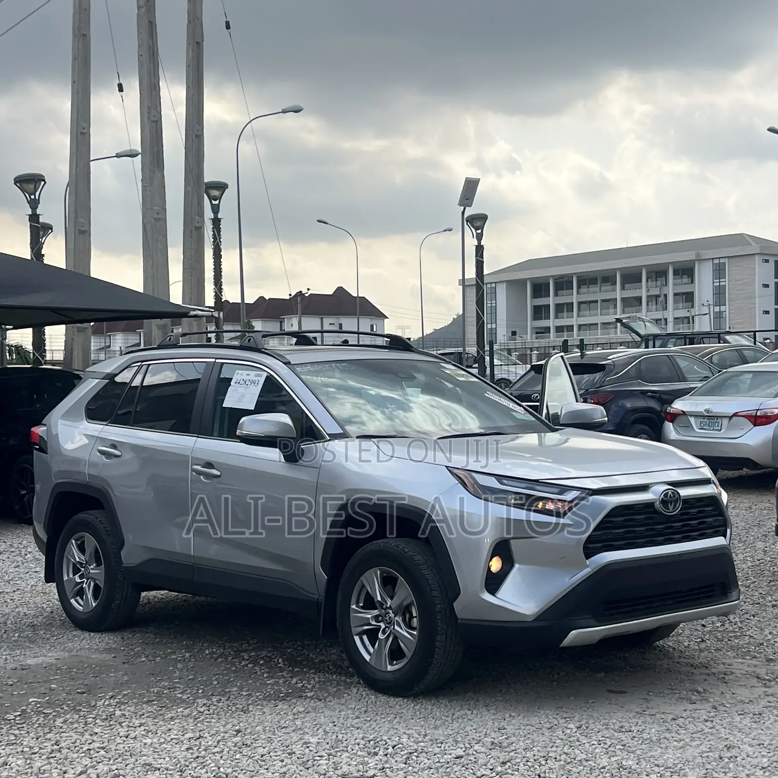 Toyota RAV4 XLE Premium 2026 Silver