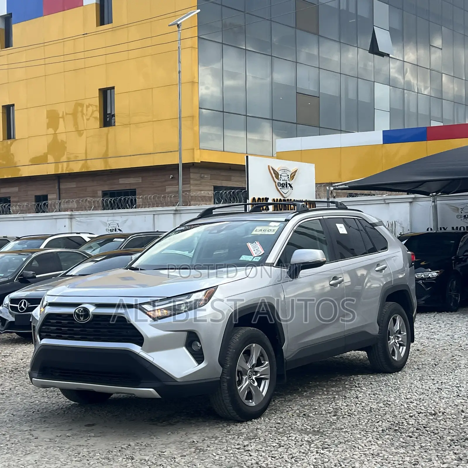 Toyota RAV4 XLE Premium 2026 Silver