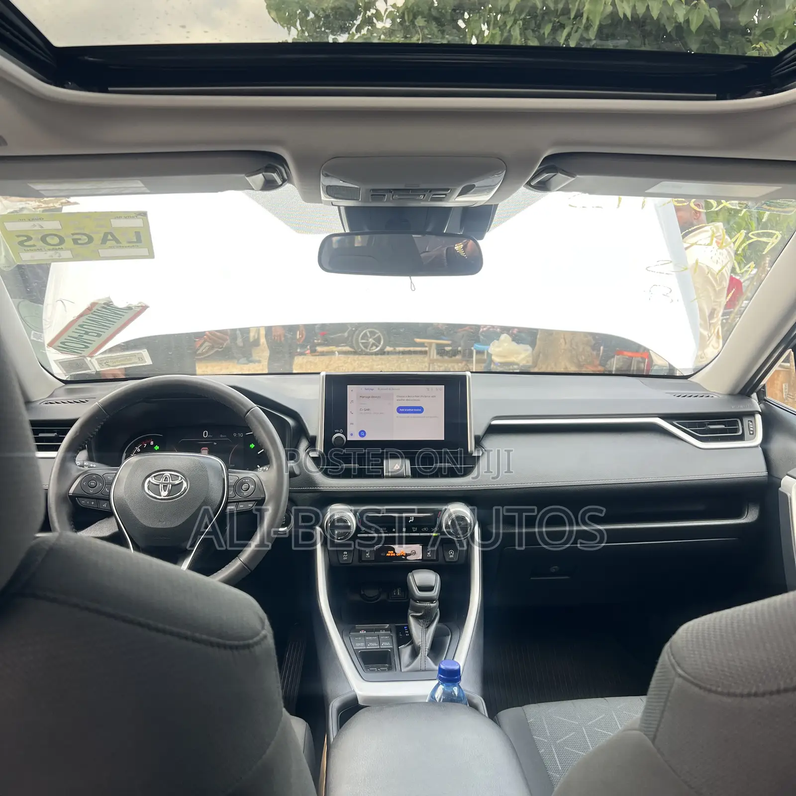 Toyota RAV4 XLE Premium 2026 Silver