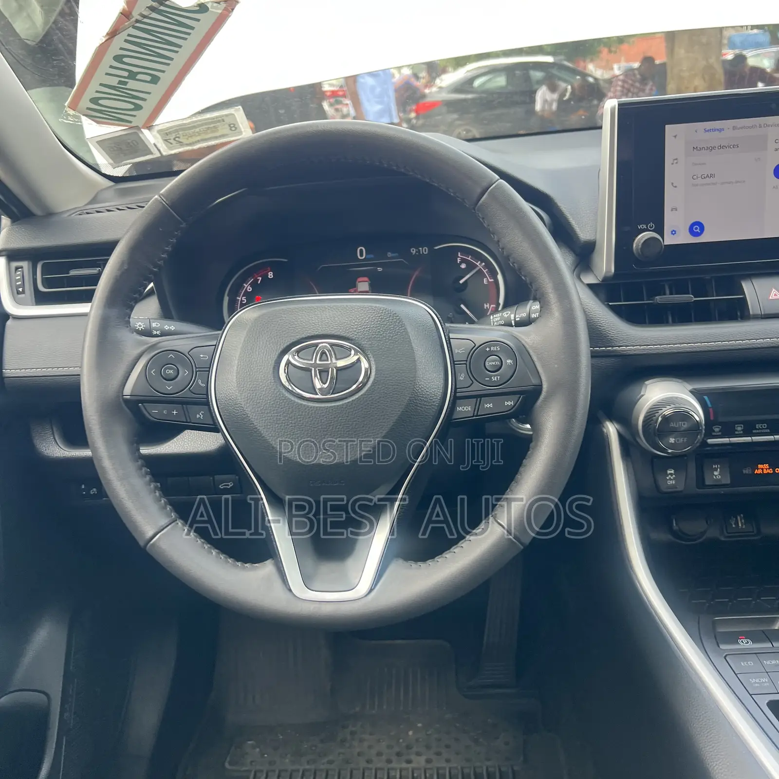 Toyota RAV4 XLE Premium 2026 Silver