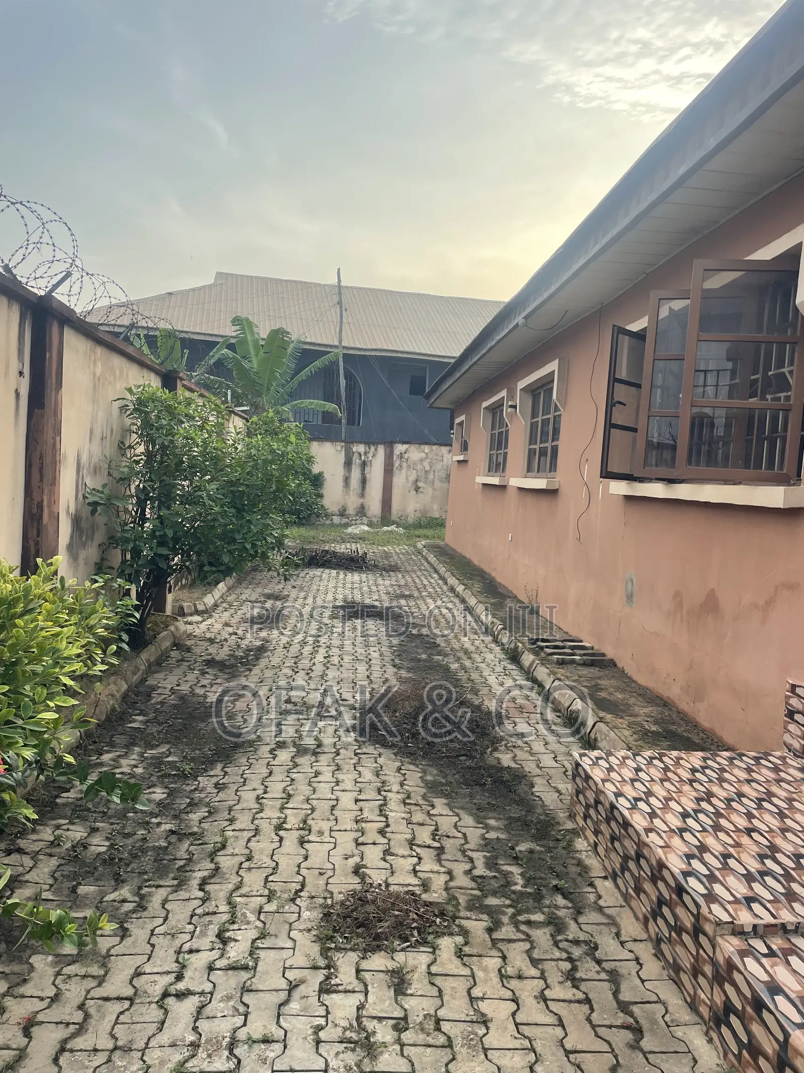 5bdrm Duplex in Akinyele for sale