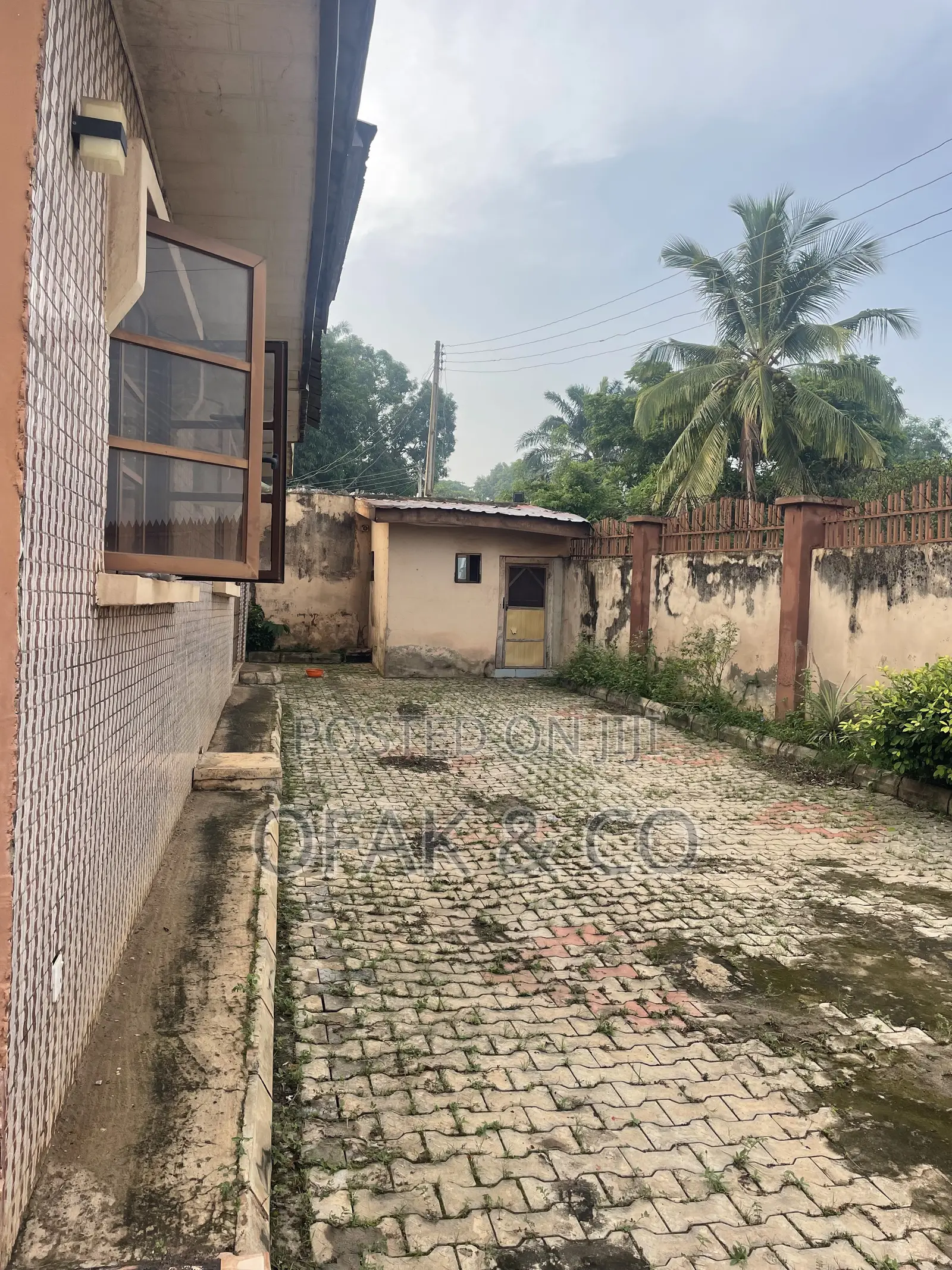 5bdrm Duplex in Akinyele for sale