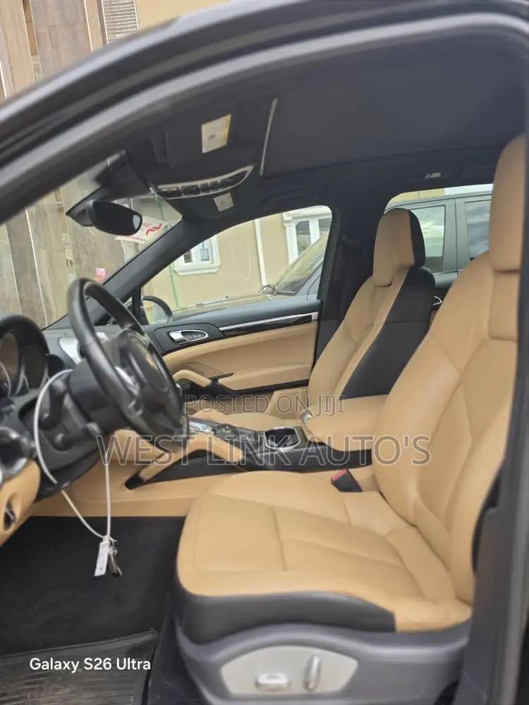 Porsche Cayenne Diesel 4dr SUV AWD (3.0L 6cyl Turbodiesel 8A) 2015