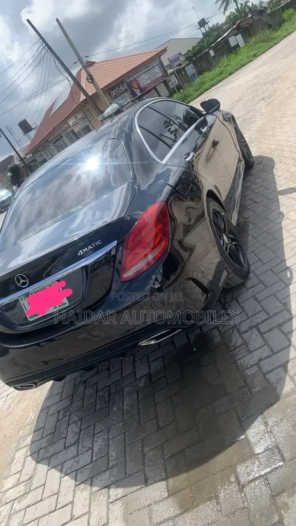 Mercedes-Benz C300 2015 Black