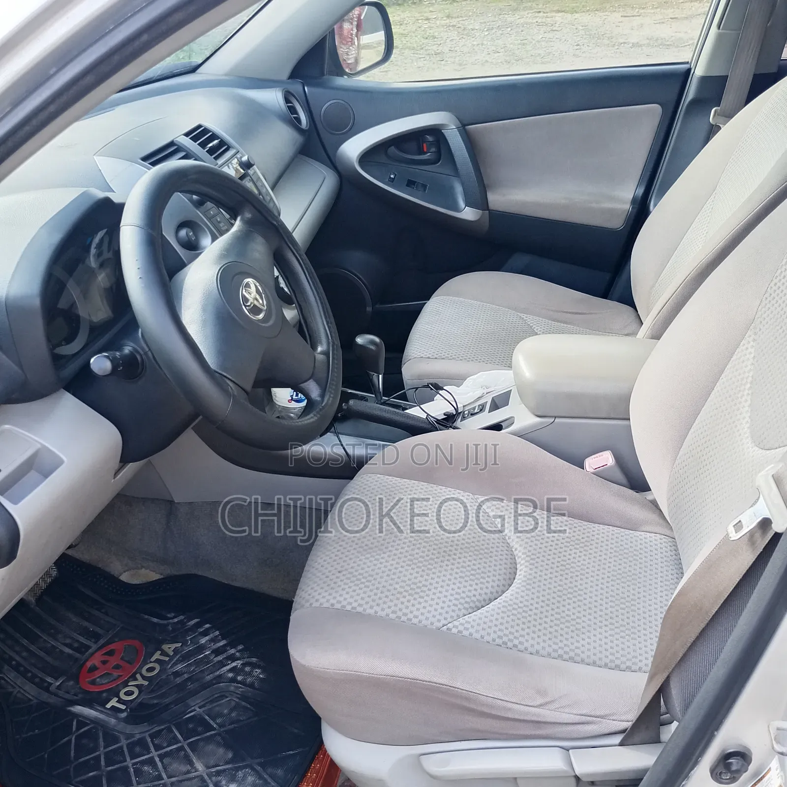 Toyota RAV4 2010 Silver