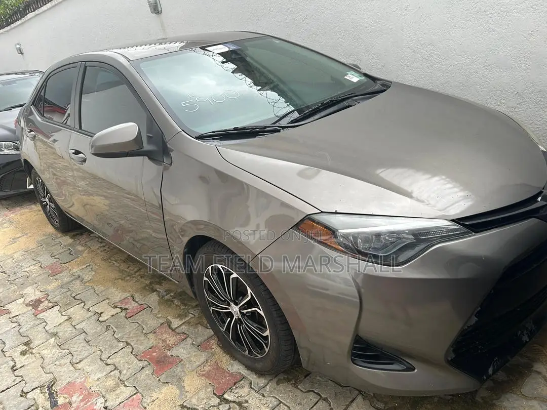 Toyota Corolla LE (1.8L 4cyl 2A) 2018 Gray