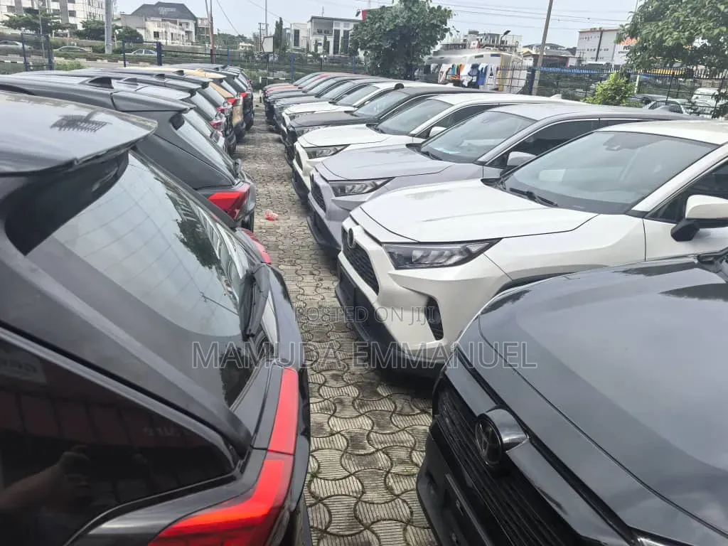 Toyota RAV4 2021 White