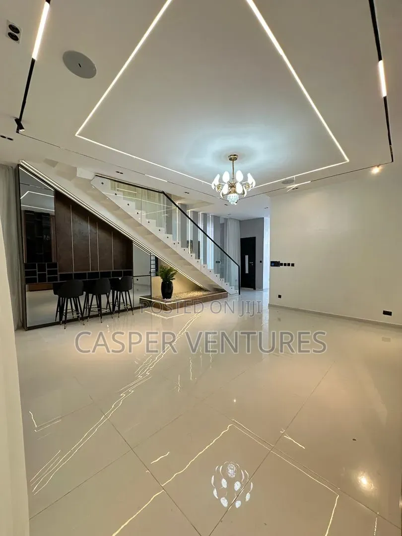 5bdrm Duplex in Chevron Drive for sale