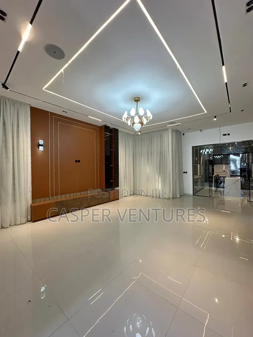 5bdrm Duplex in Chevron Drive for sale