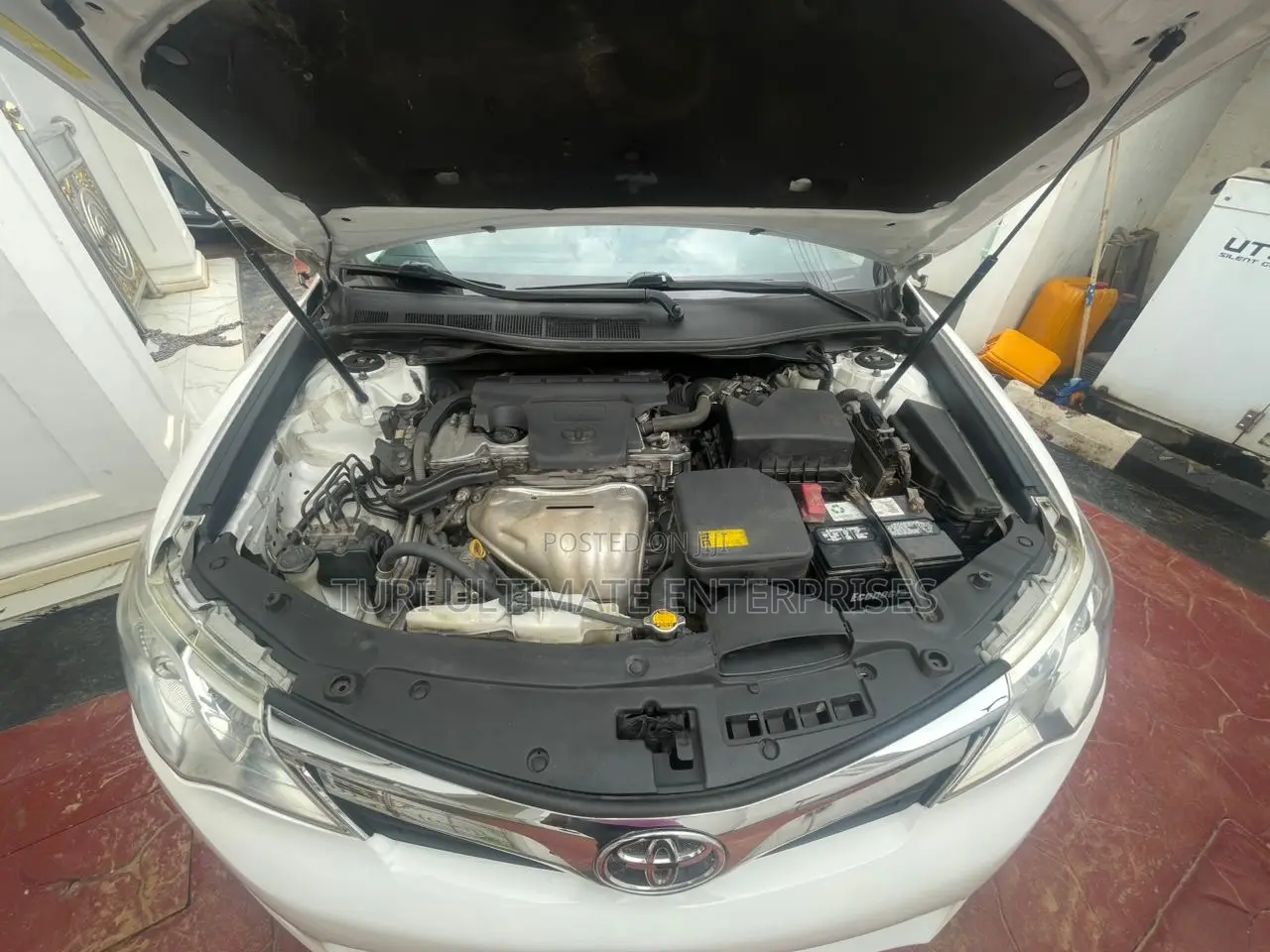 Toyota Camry XLE 4dr Sedan (2.5L 4cyl 6A) 2012 White