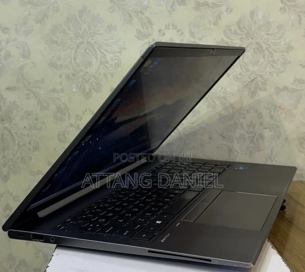 Laptop HP ZBook Firefly G8 16GB Intel Core i7 SSD 512GB