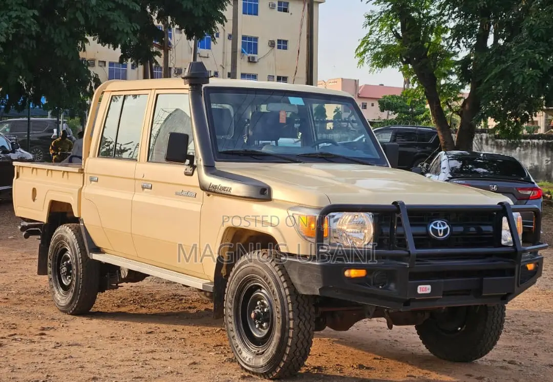 Toyota Land Cruiser 2023 Gold