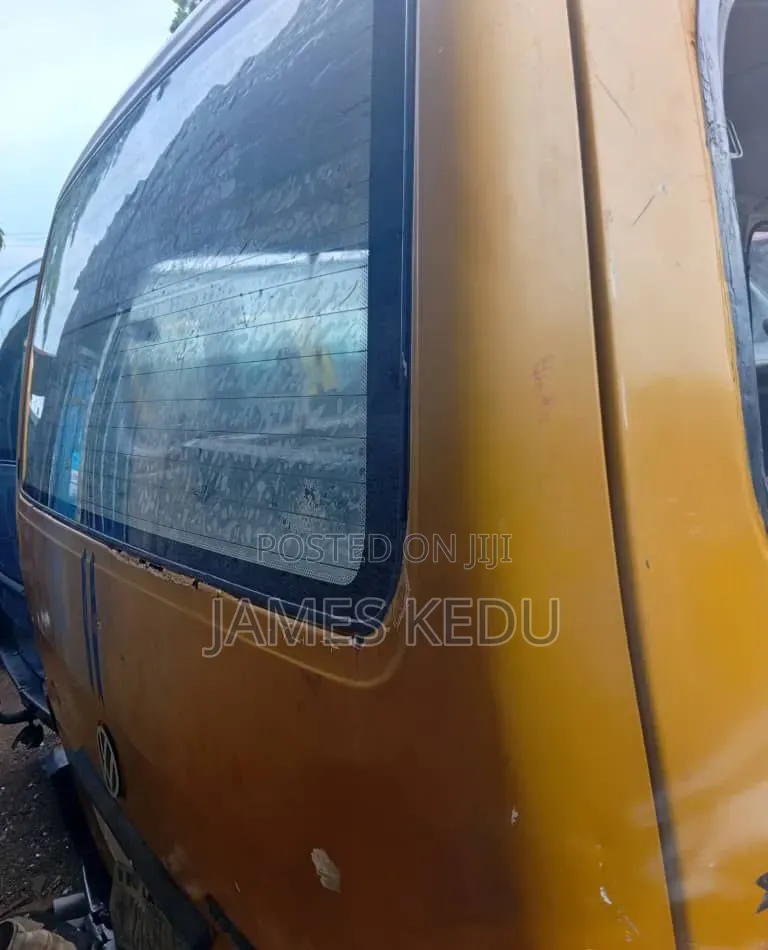 Volkswagen Transporter 2006 Yellow
