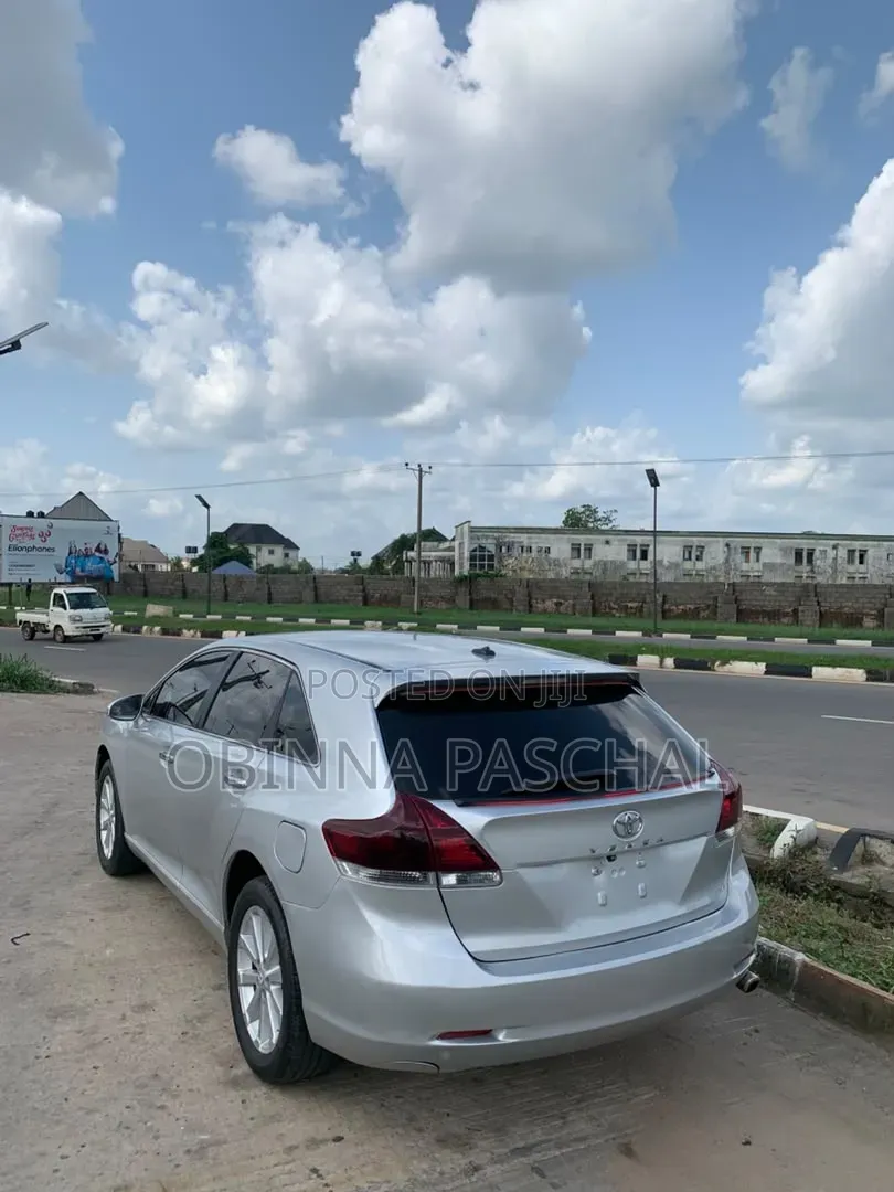 Toyota Venza 2010 Silver