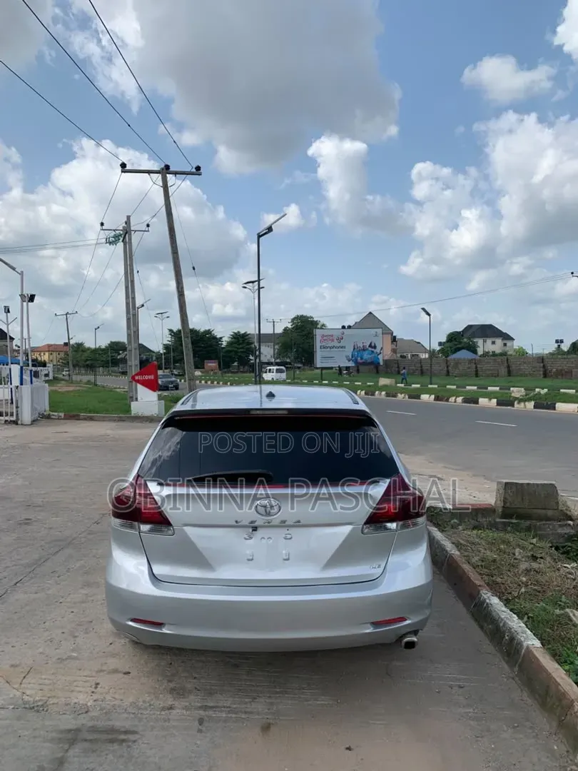 Toyota Venza 2010 Silver