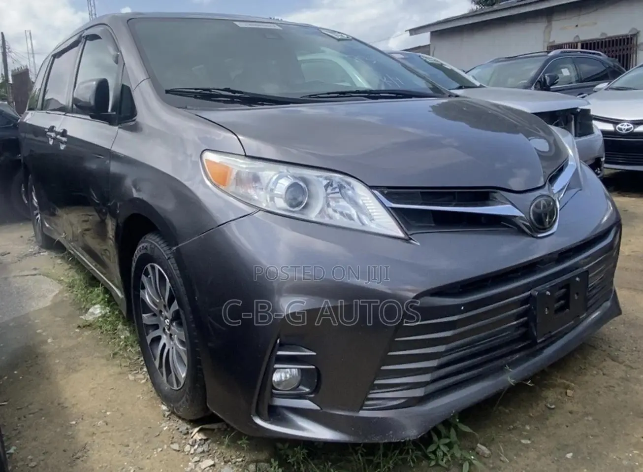 Toyota Sienna XLE AWD (3.5L 6cyl 8A) 2018 Brown