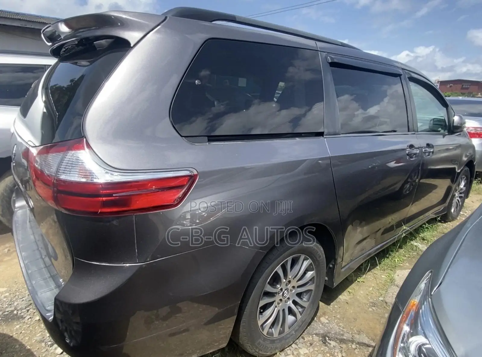 Toyota Sienna XLE AWD (3.5L 6cyl 8A) 2018 Brown