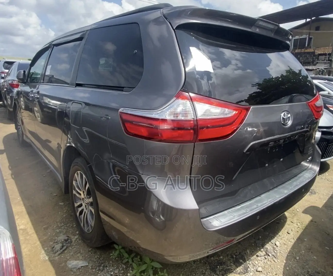 Toyota Sienna XLE AWD (3.5L 6cyl 8A) 2018 Brown