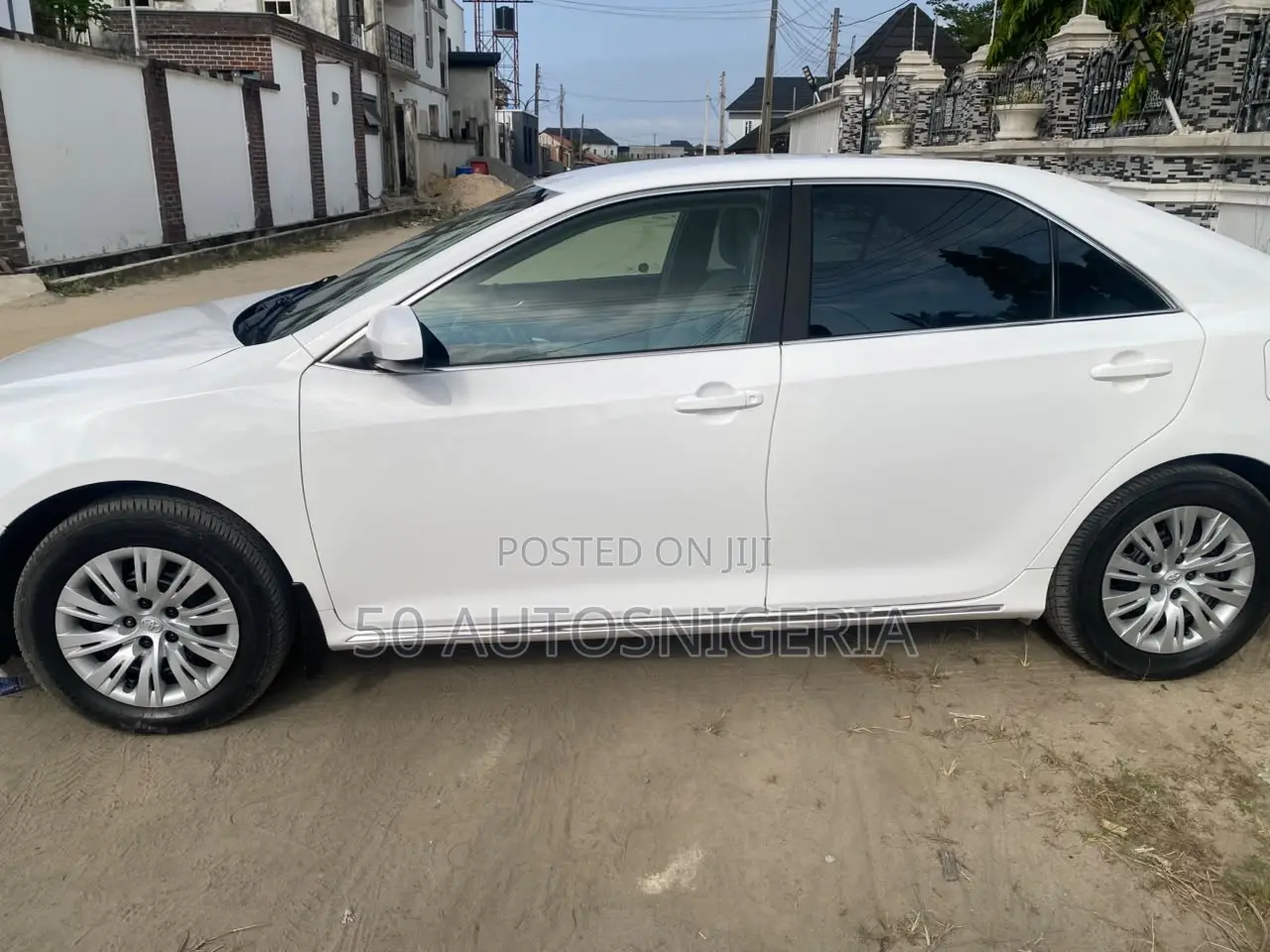 Toyota Camry LE 4dr Sedan (2.5L 4cyl 6A) 2013 White