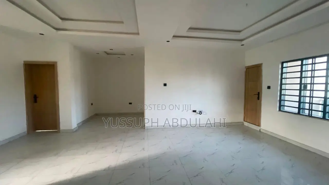 2bdrm Apartment in Yaba for sale