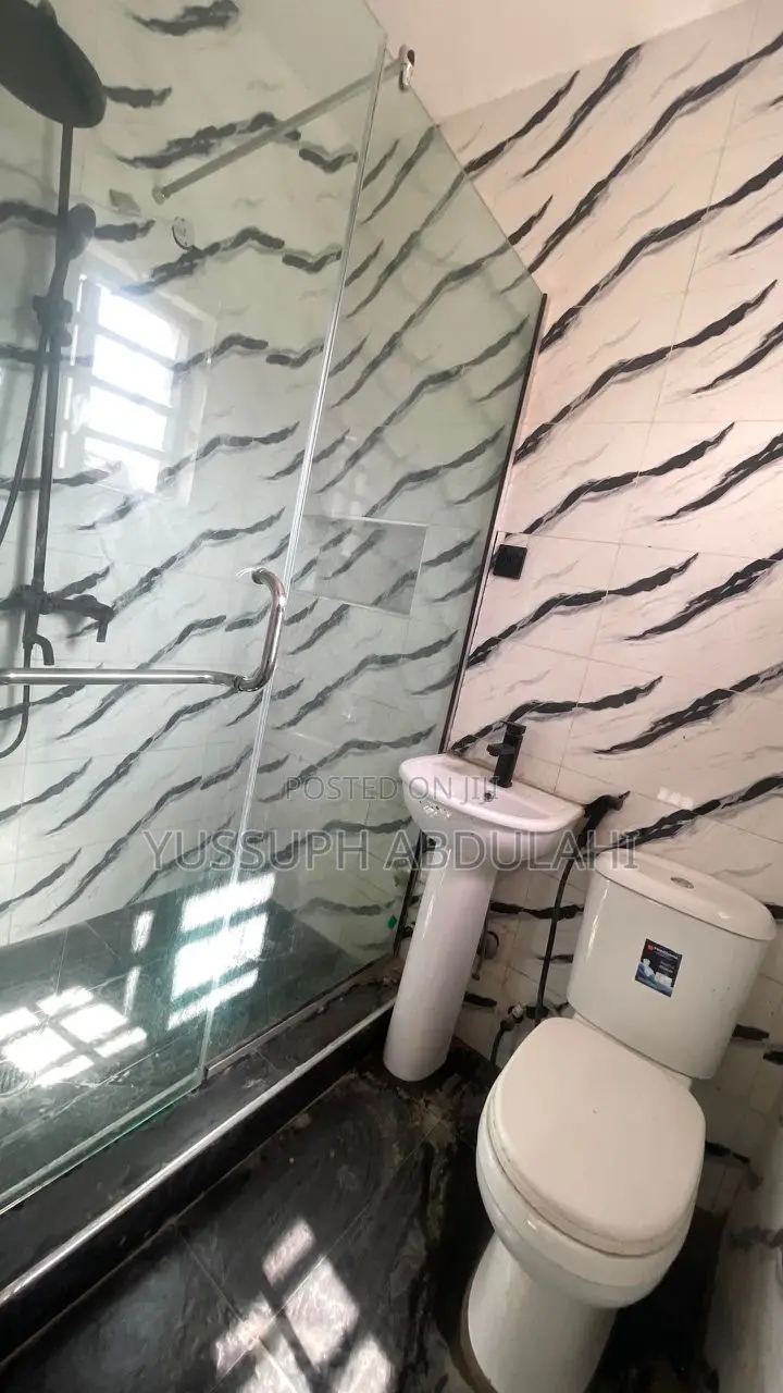 2bdrm Apartment in Yaba for sale