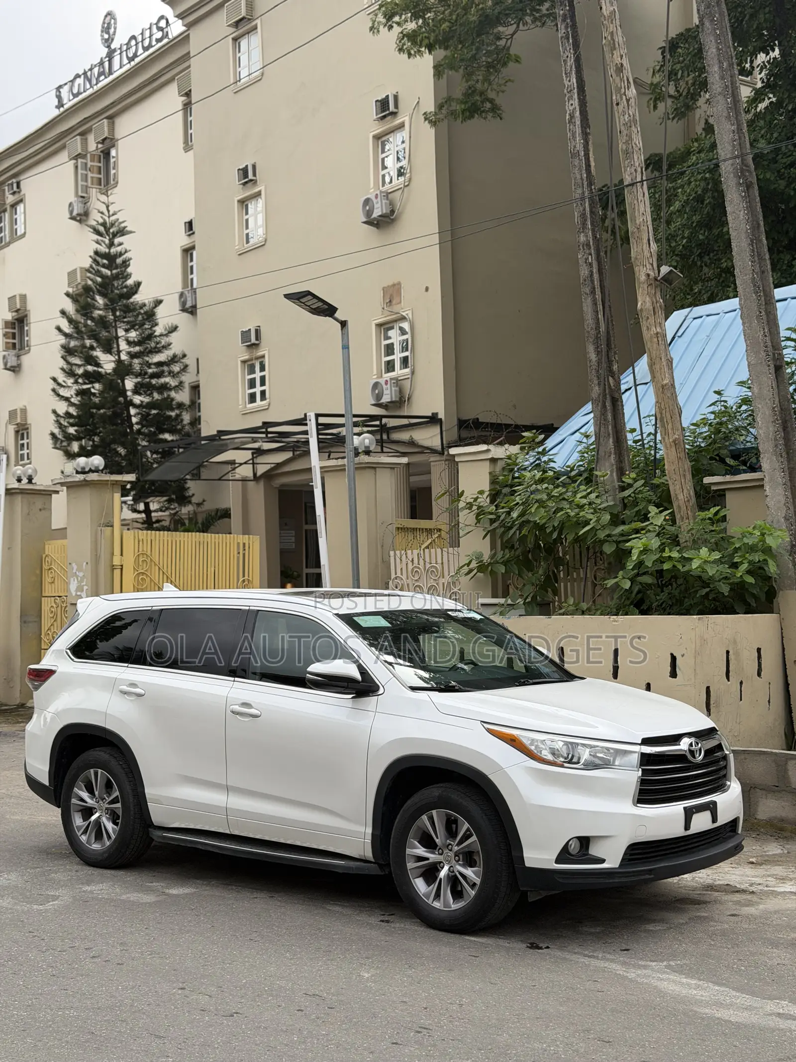 Toyota Highlander XLE 4dr SUV (3.5L 6cyl 6A) 2015 White