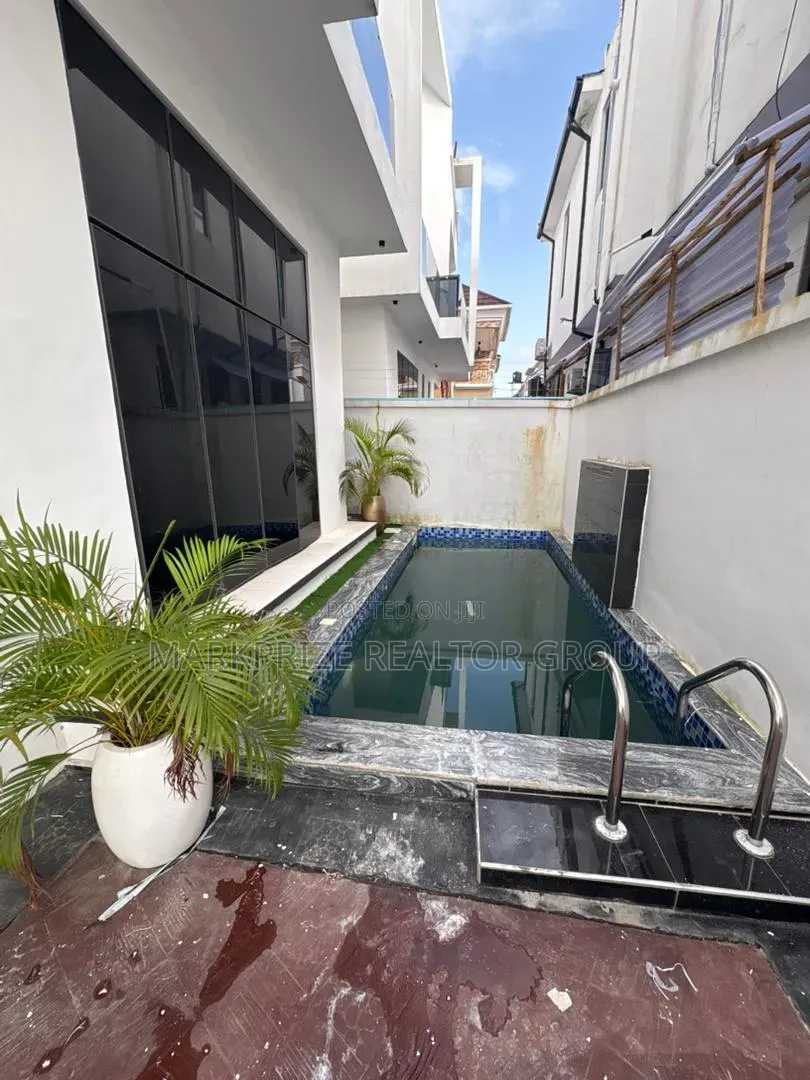 5bdrm Duplex in Chevron Lekki for sale
